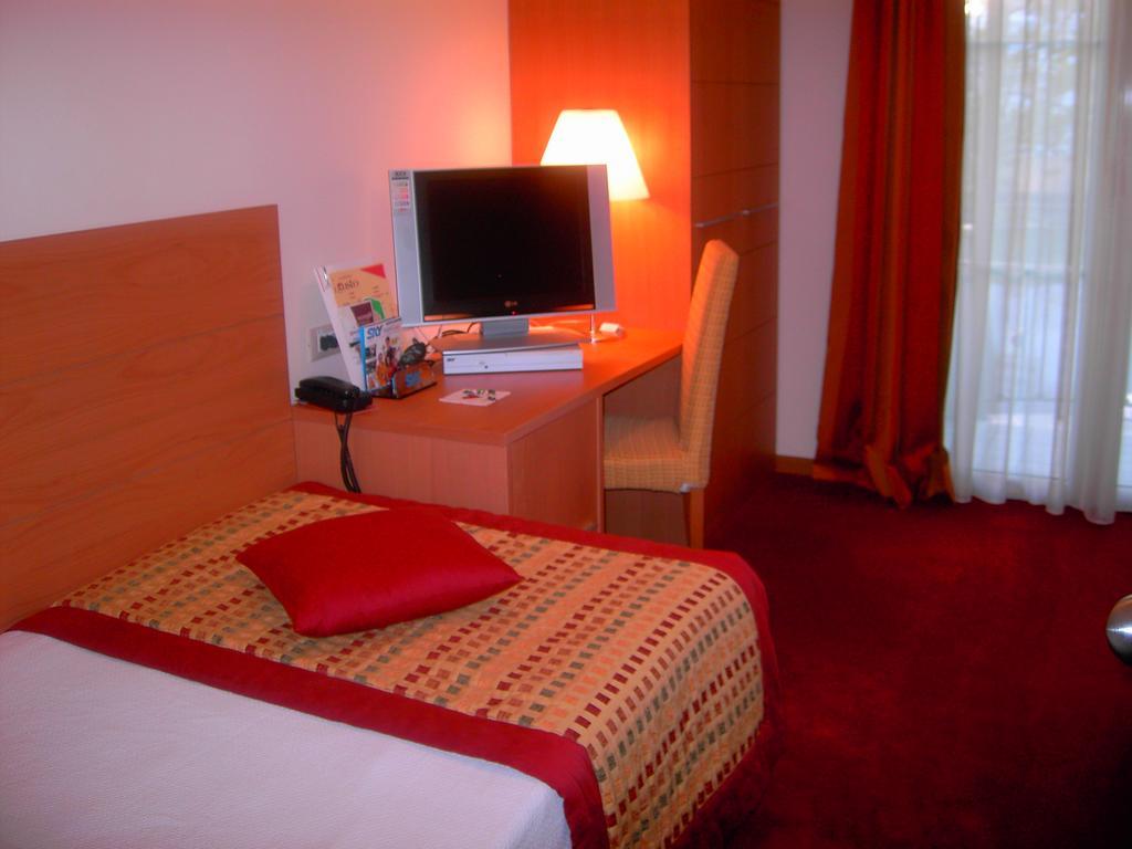 Accademia Hotel Римини Экстерьер фото