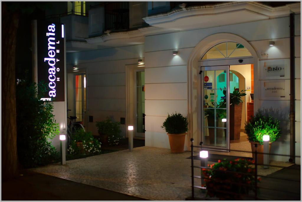Accademia Hotel Римини Экстерьер фото
