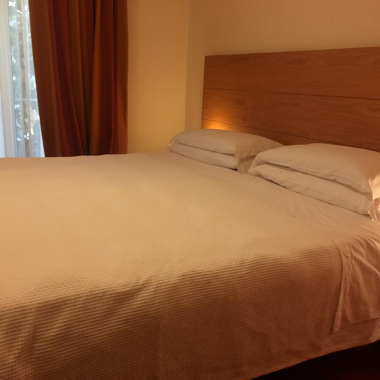 Accademia Hotel Римини Экстерьер фото