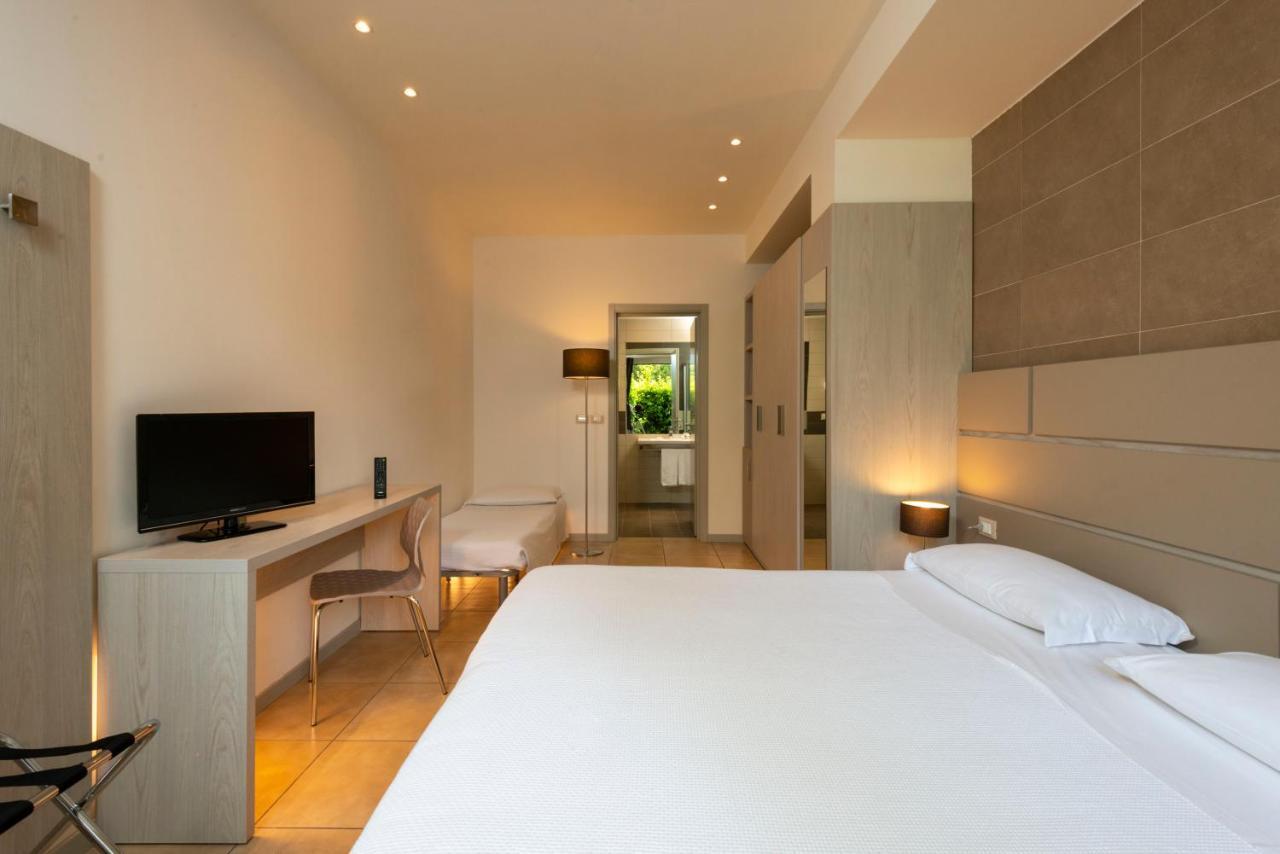 Accademia Hotel Римини Экстерьер фото