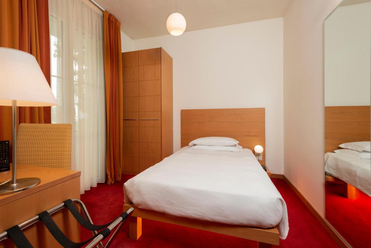 Accademia Hotel Римини Экстерьер фото