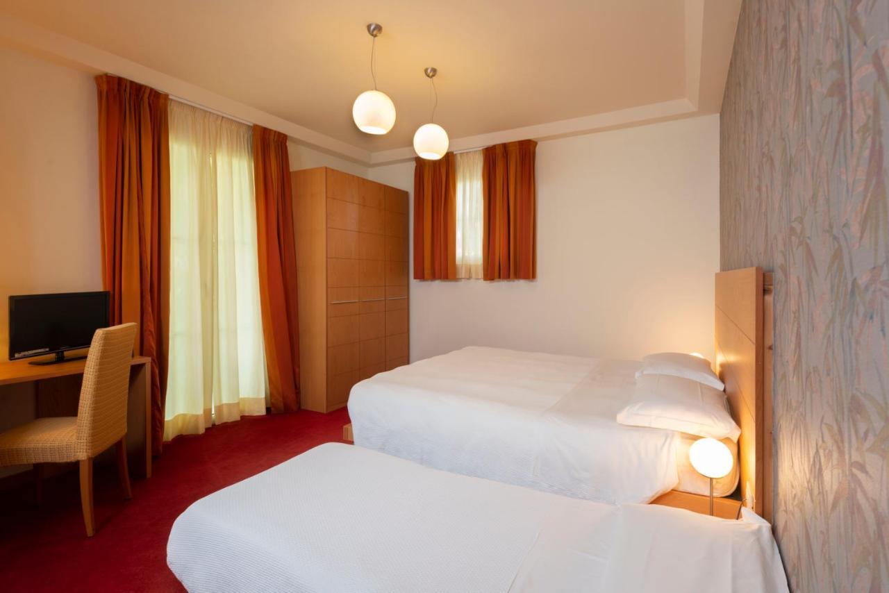 Accademia Hotel Римини Экстерьер фото