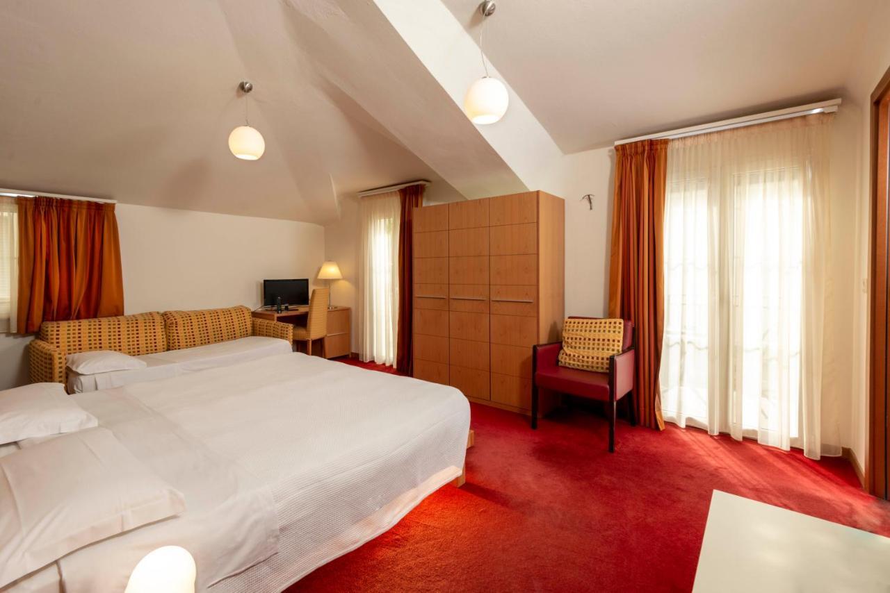 Accademia Hotel Римини Экстерьер фото