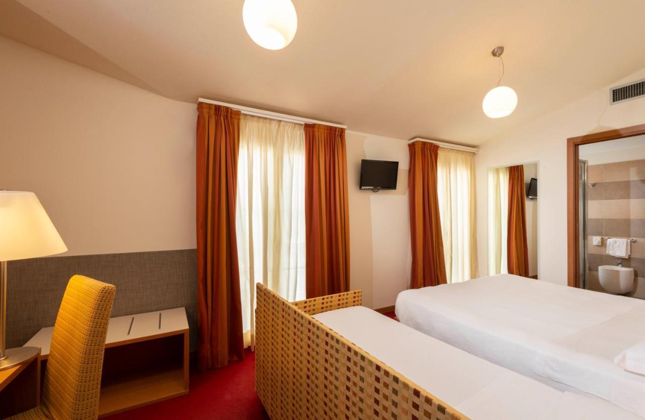 Accademia Hotel Римини Экстерьер фото