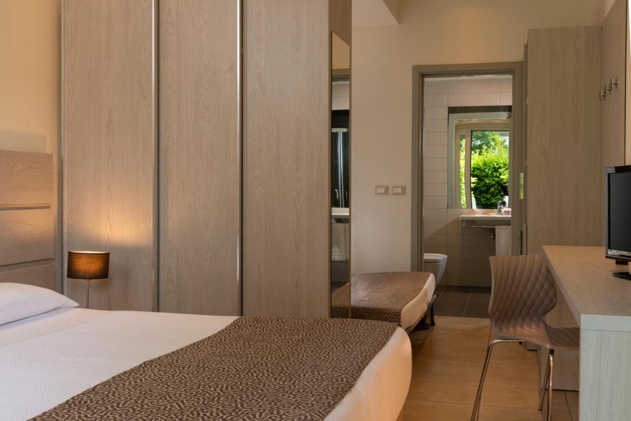 Accademia Hotel Римини Экстерьер фото
